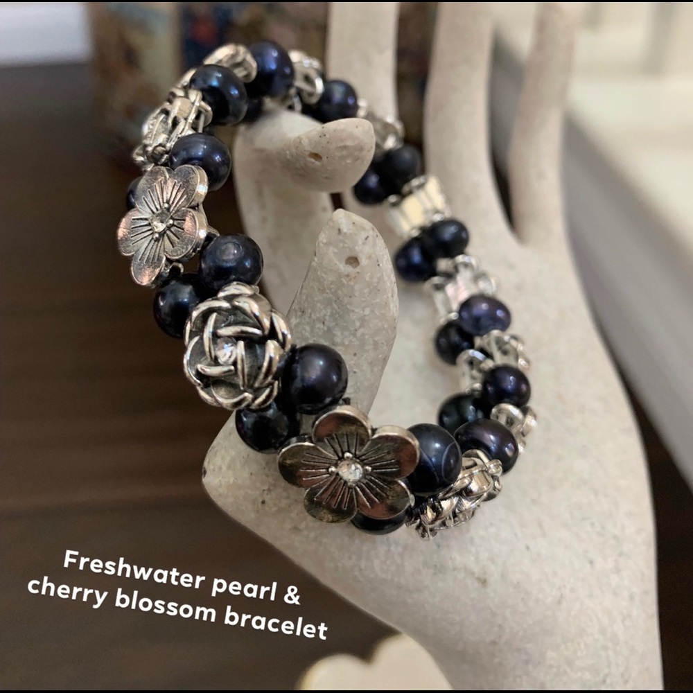 Freshwater pearl & cherry blossom beaded bracelet
